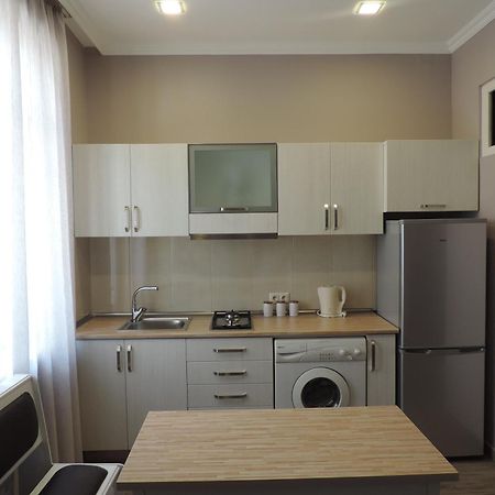 Modern Apartment バトゥーミ エクステリア 写真