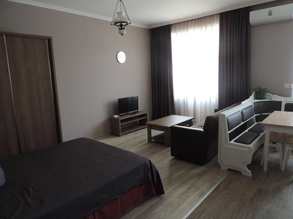 Modern Apartment バトゥーミ エクステリア 写真