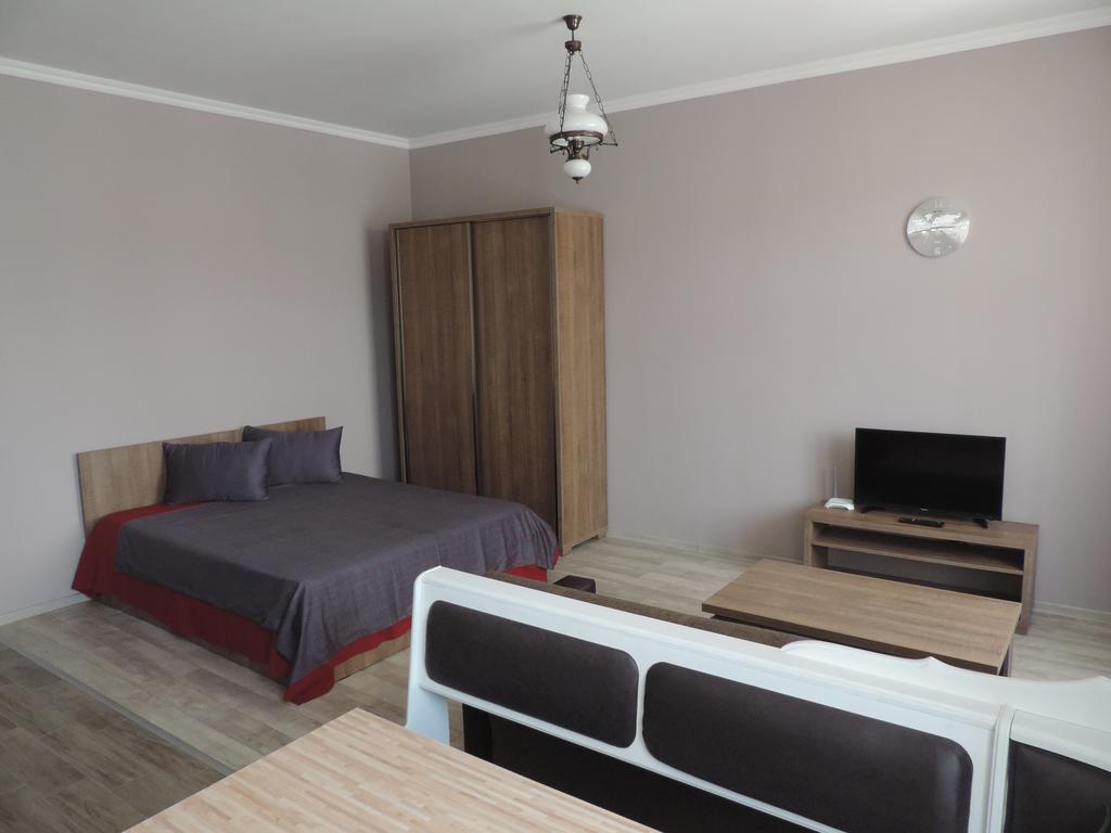 Modern Apartment バトゥーミ エクステリア 写真