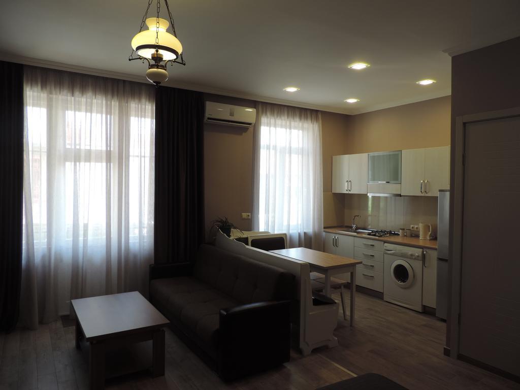 Modern Apartment バトゥーミ エクステリア 写真